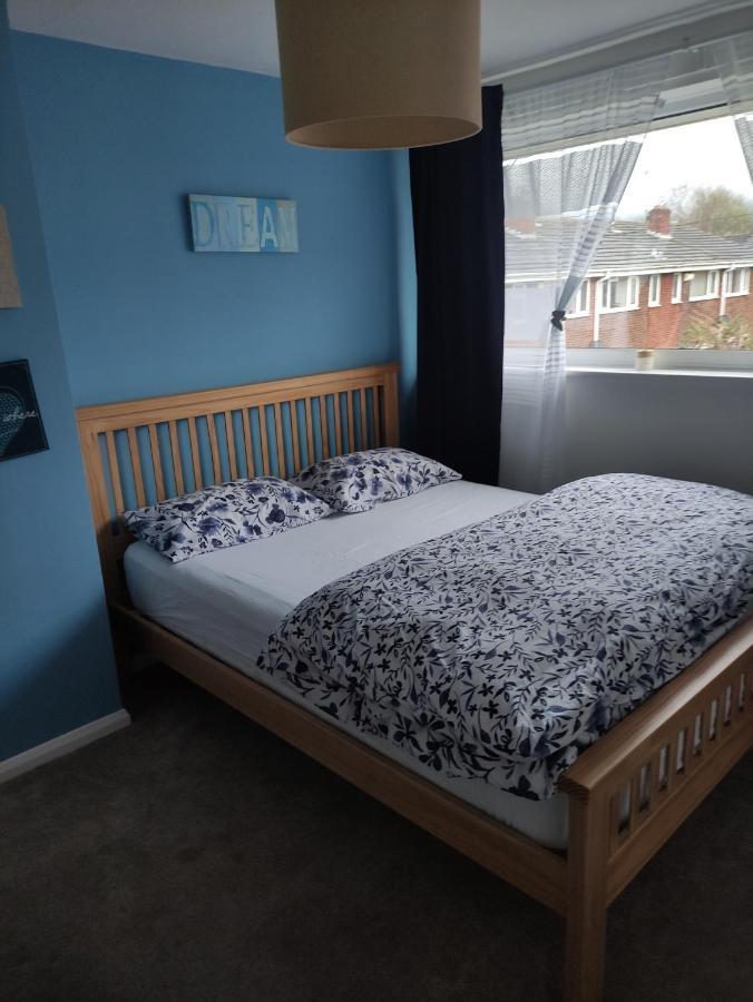 3 Bed House In Walsall, Perfect For Contractors & Leisure & Free Parking Extérieur photo