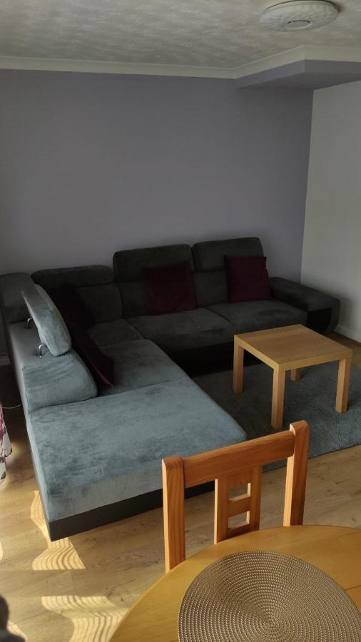 3 Bed House In Walsall, Perfect For Contractors & Leisure & Free Parking Extérieur photo